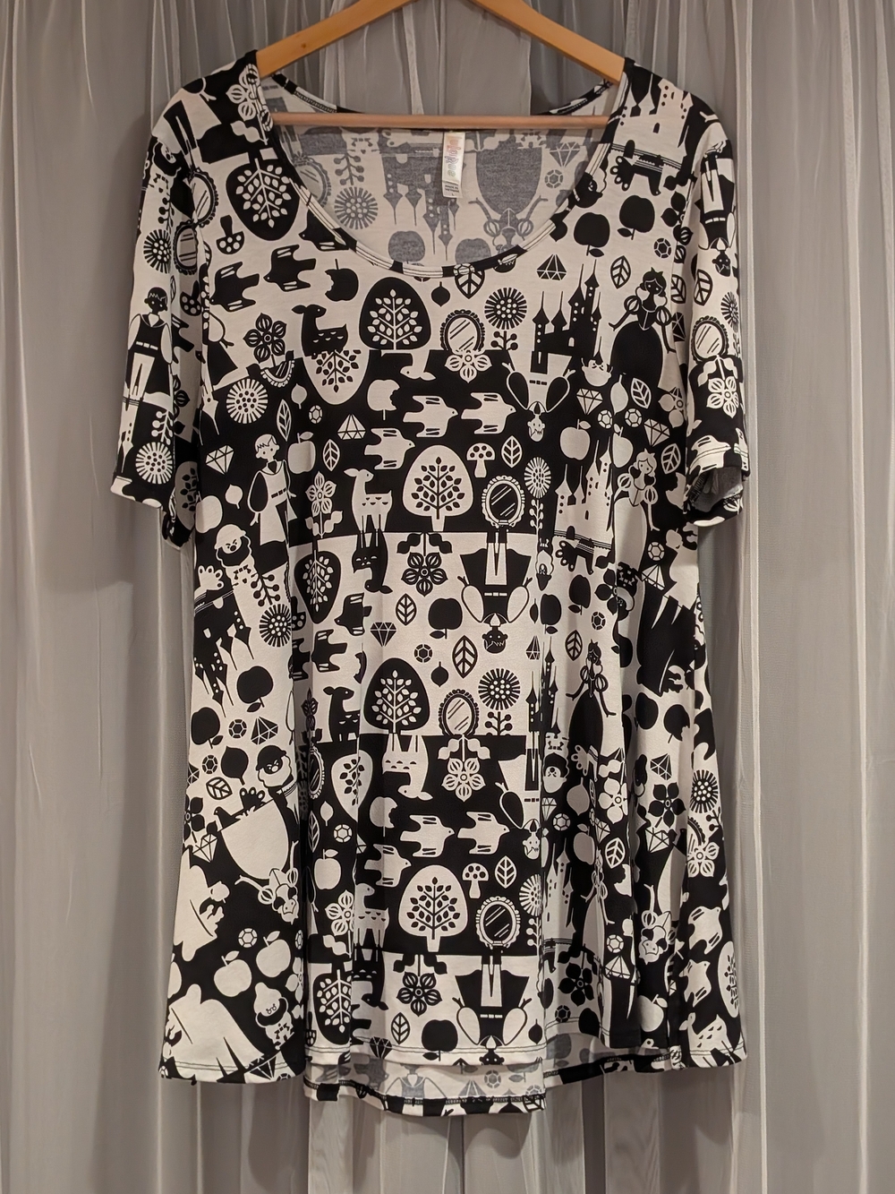 LulaRoe Snow White Inspired Black & White Patterned Women’s Tunic, Size L
